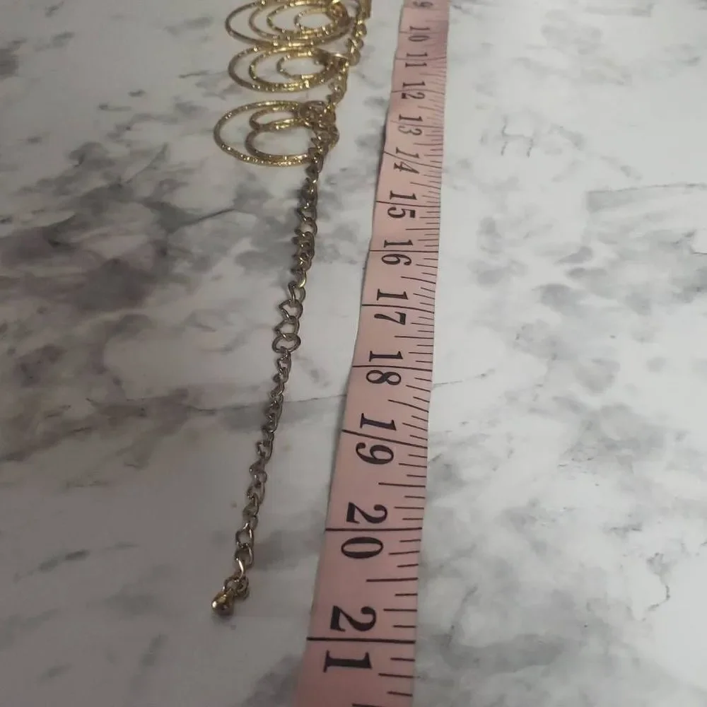 ‎Golden Circle Hooped Rings Necklace